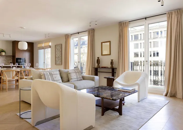 Spacious & Modern Property - Eiffel Tower